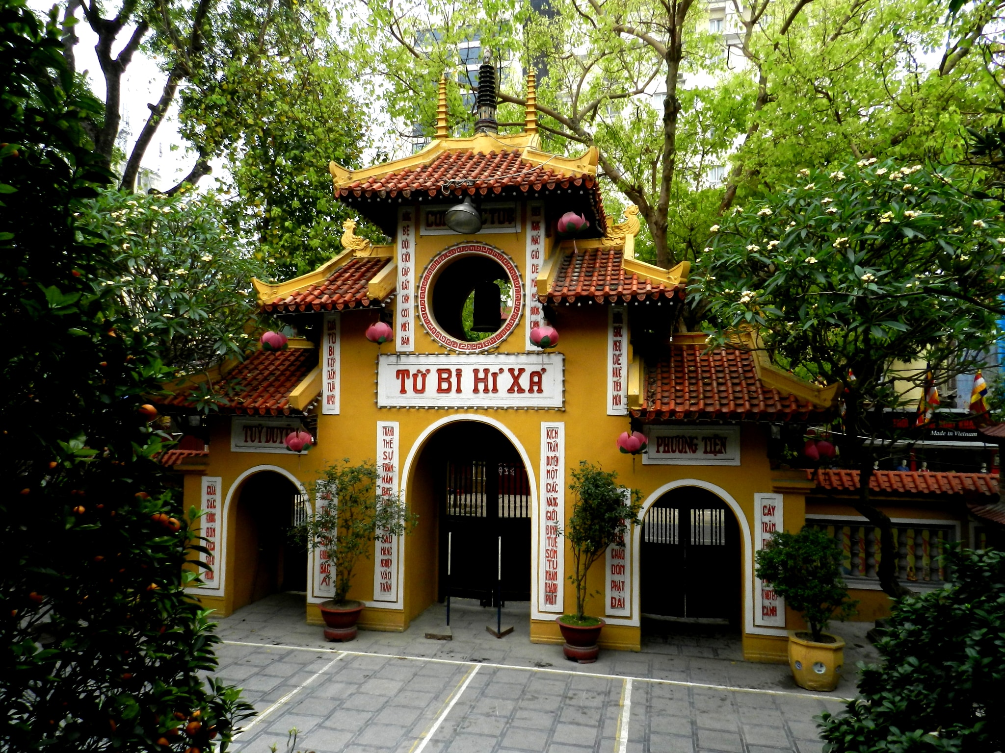 Chùa Quán Sứ là một trong những ngôi chùa cổ kính và linh thiêng bậc nhất Thủ đô Hà Nội